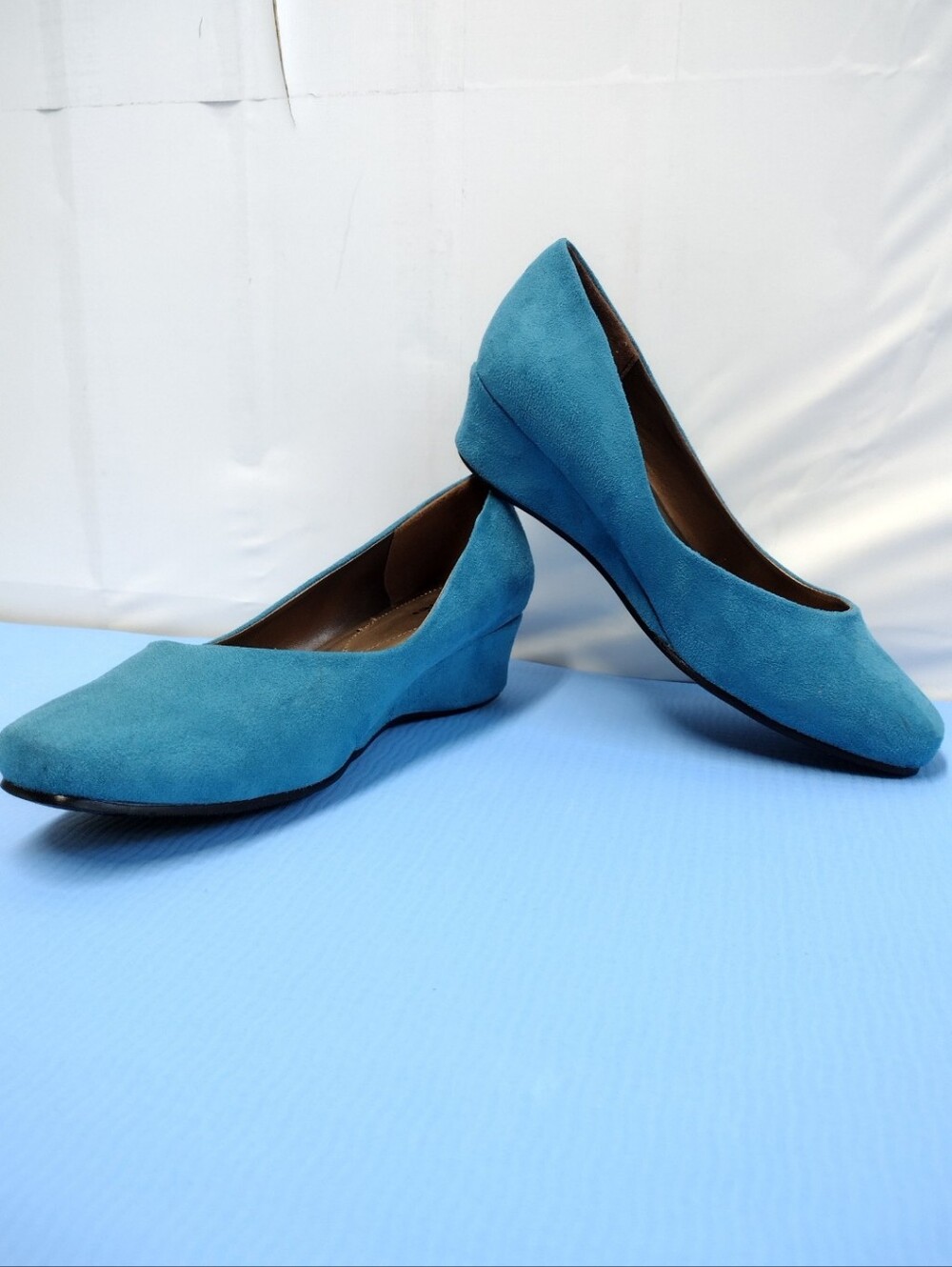 Valley Lane Wedge Teal Faux Suede Low Wedge Pumps 8W